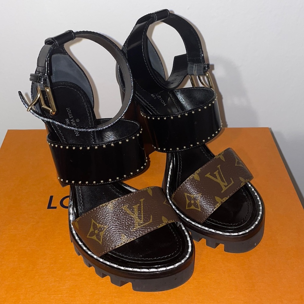 Louis Vuitton sandals size 37
